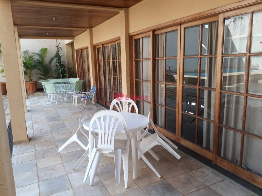 Mountain view in a 4-bedroom house, 431 m² — photo 15