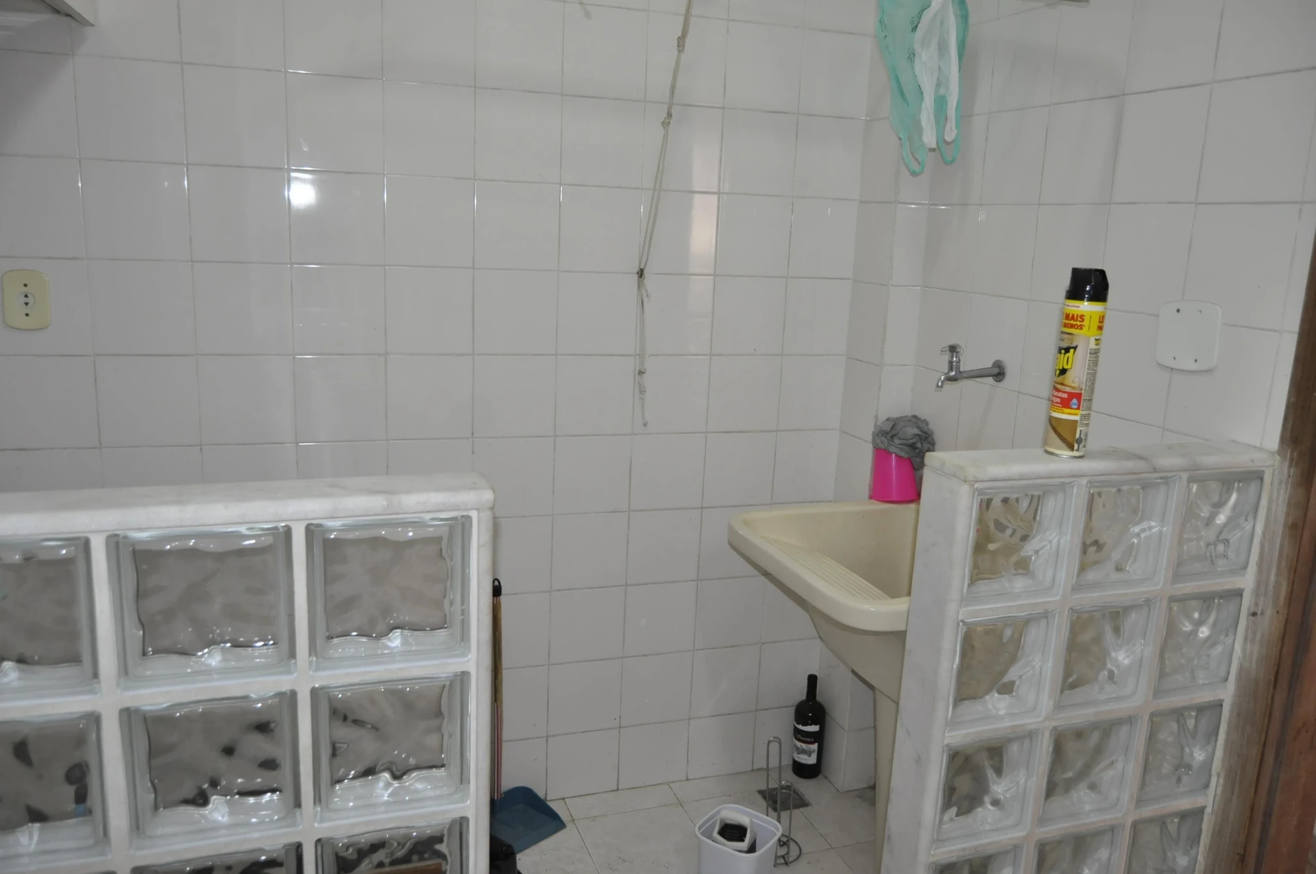 Unfurnished 2-bedroom apartment with a balcony — photo 17