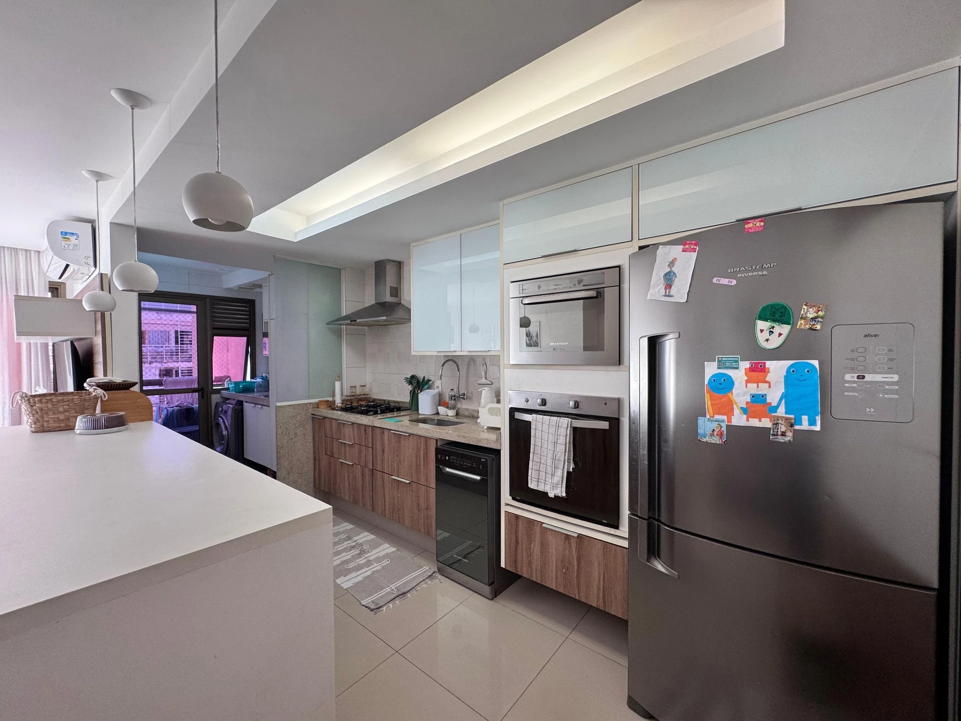 4-bedroom apartment with a glass-enclosed balcony — photo 95
