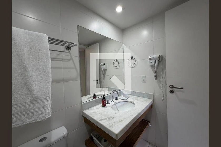 Furnished 2-bedroom apartment with an en-suite pair — photo 13
