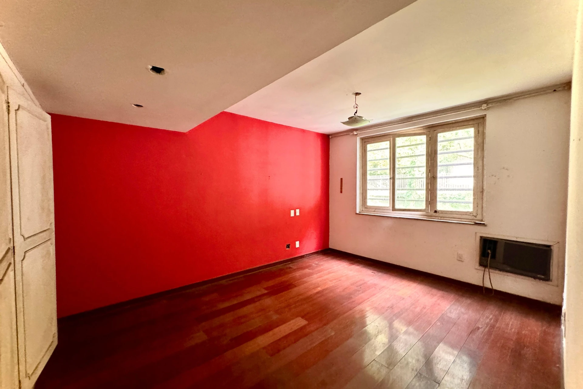 Casa, 888 m², com banheira — photo 17