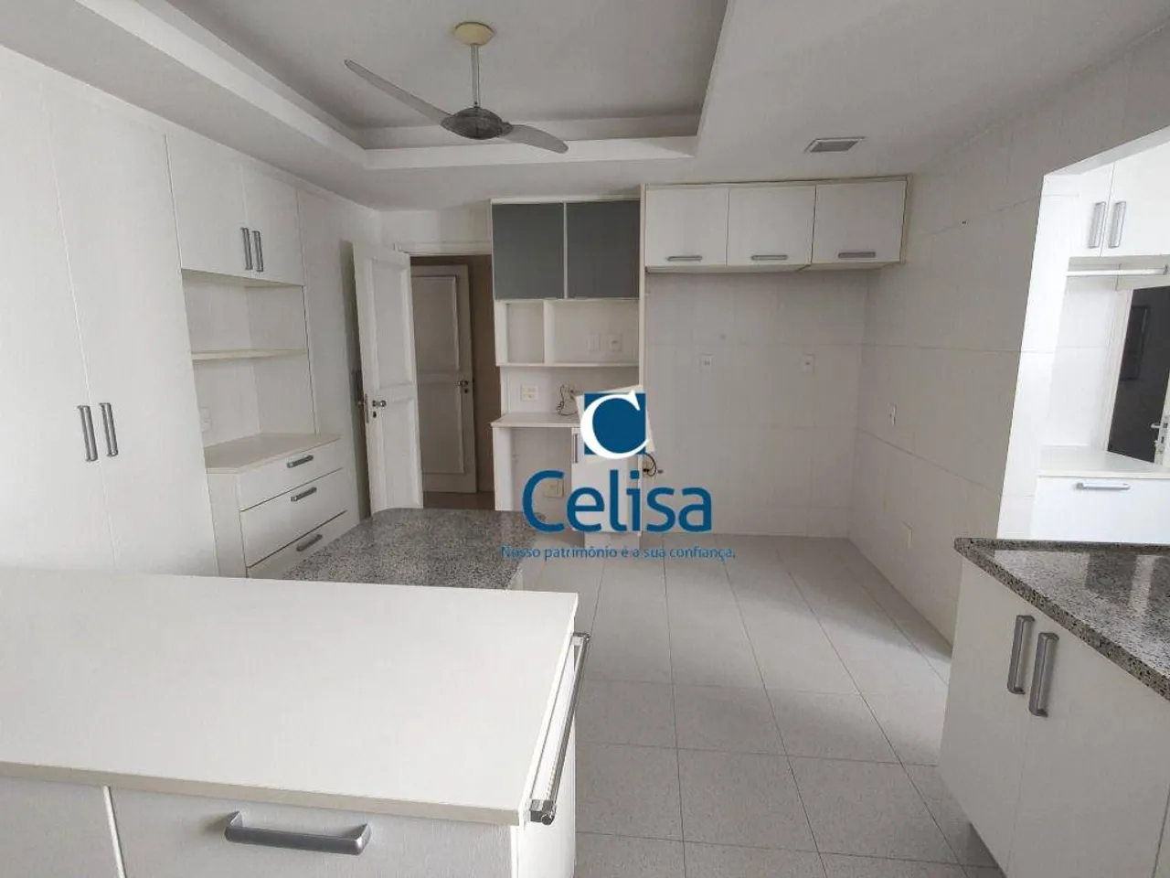 294 m² apartment with 3 bedrooms and 4 bathrooms — photo 13