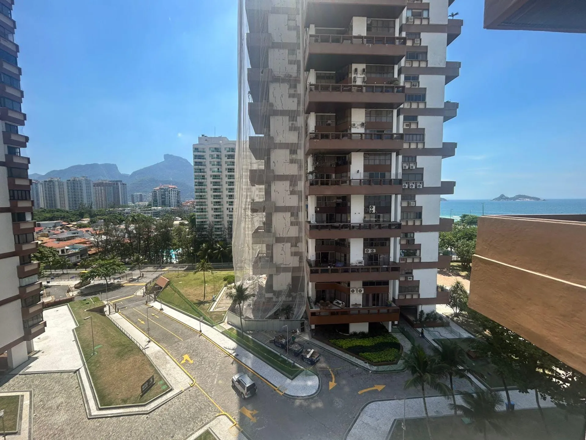 Apartment with 4 bedrooms and an enclosed balcony — photo 15