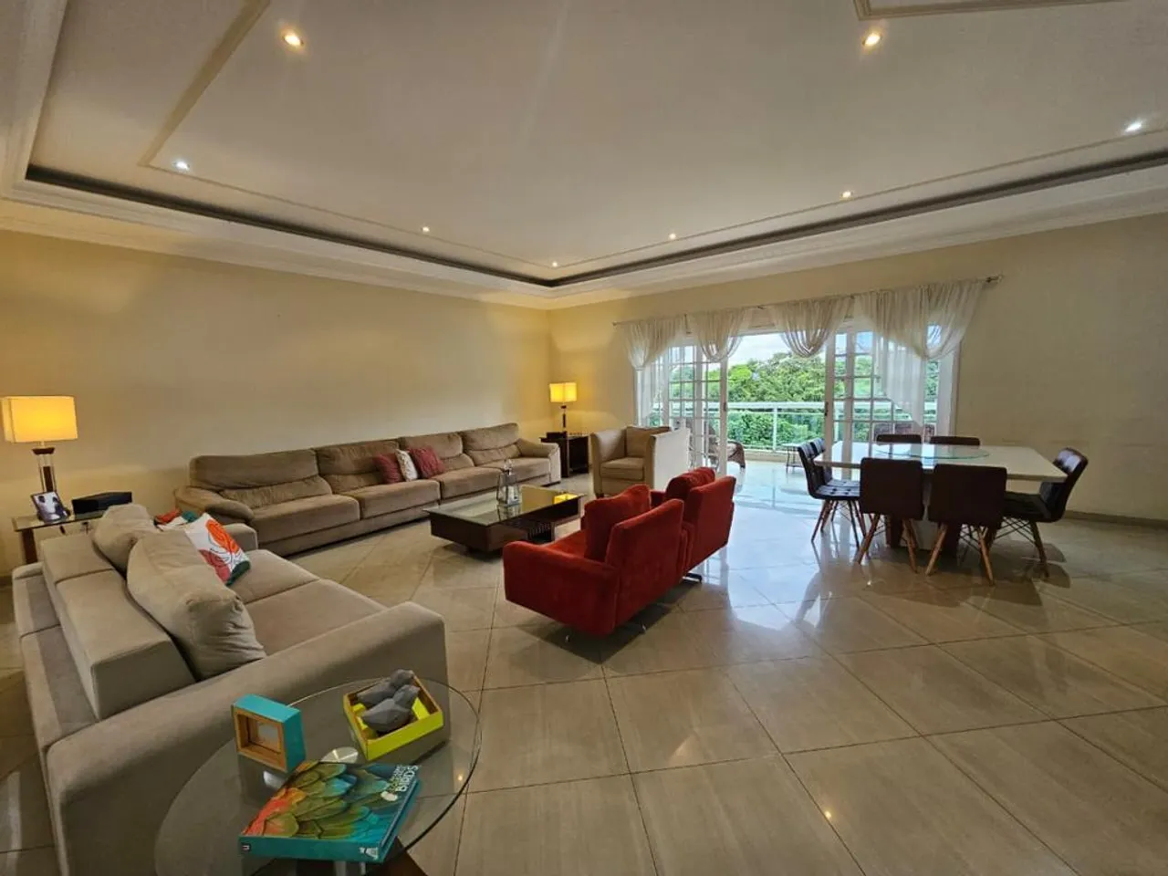 House with 5 bedrooms and open-plan kitchen — photo 9