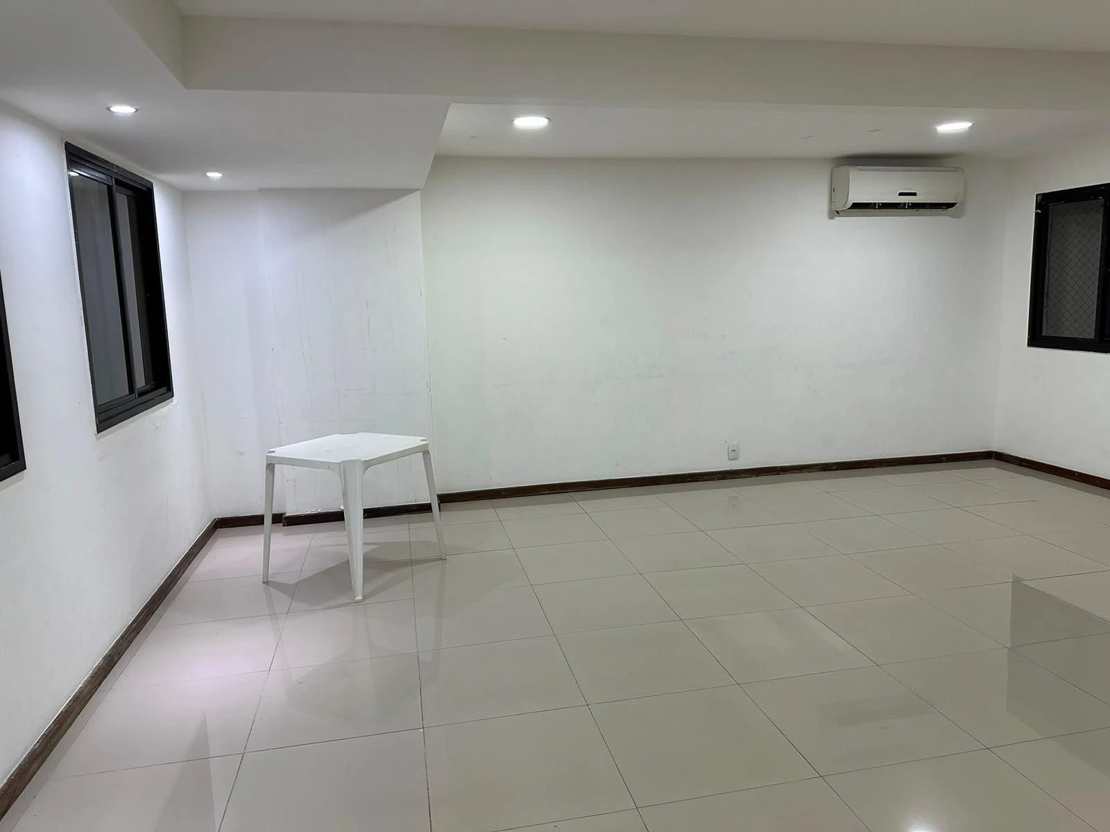 3-bedroom apartment in a building with a gym — photo 25
