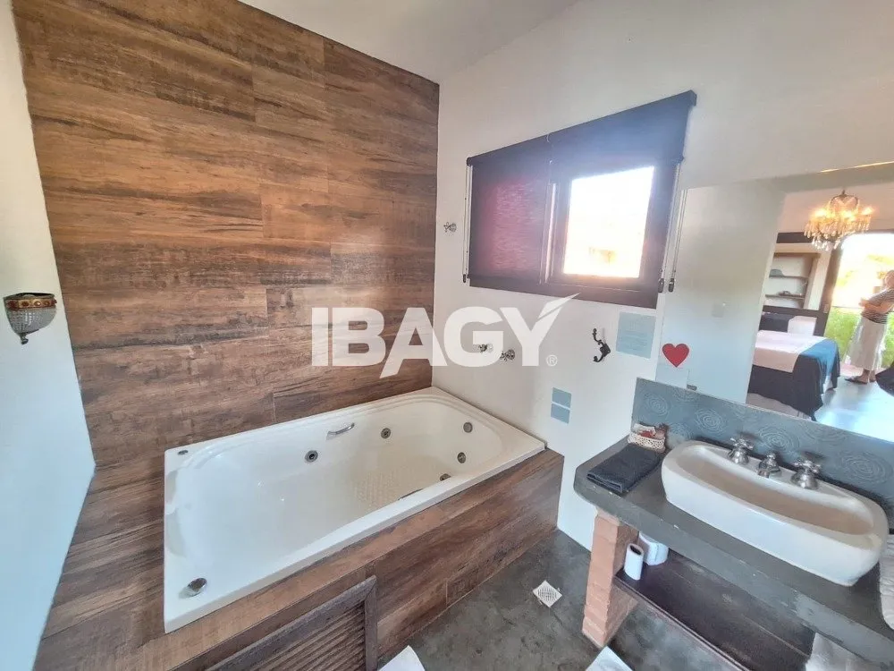 Furnished 4 en-suite bedroom house with balcony grill — photo 20