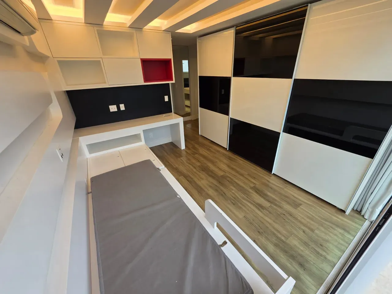 Casa em condomínio com 5 quartos e 5 banheiros — photo 31