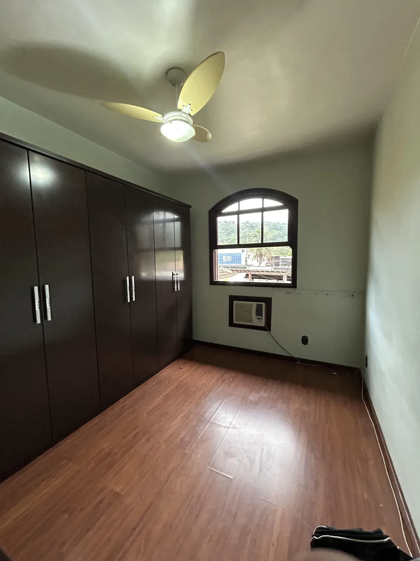 Casa com 4 quartos e 4 banheiros com box de vidro — photo 22