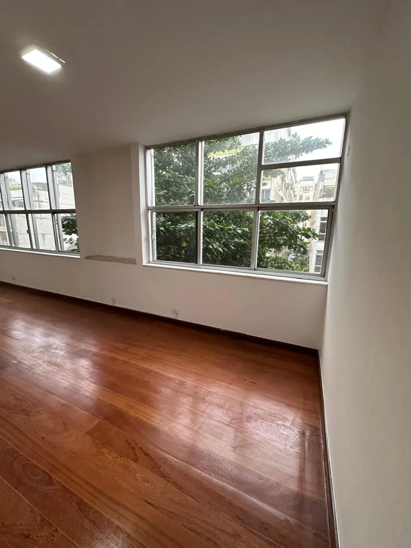 3-bedroom apartment with 4 bathrooms and 1 parking space — photo 3