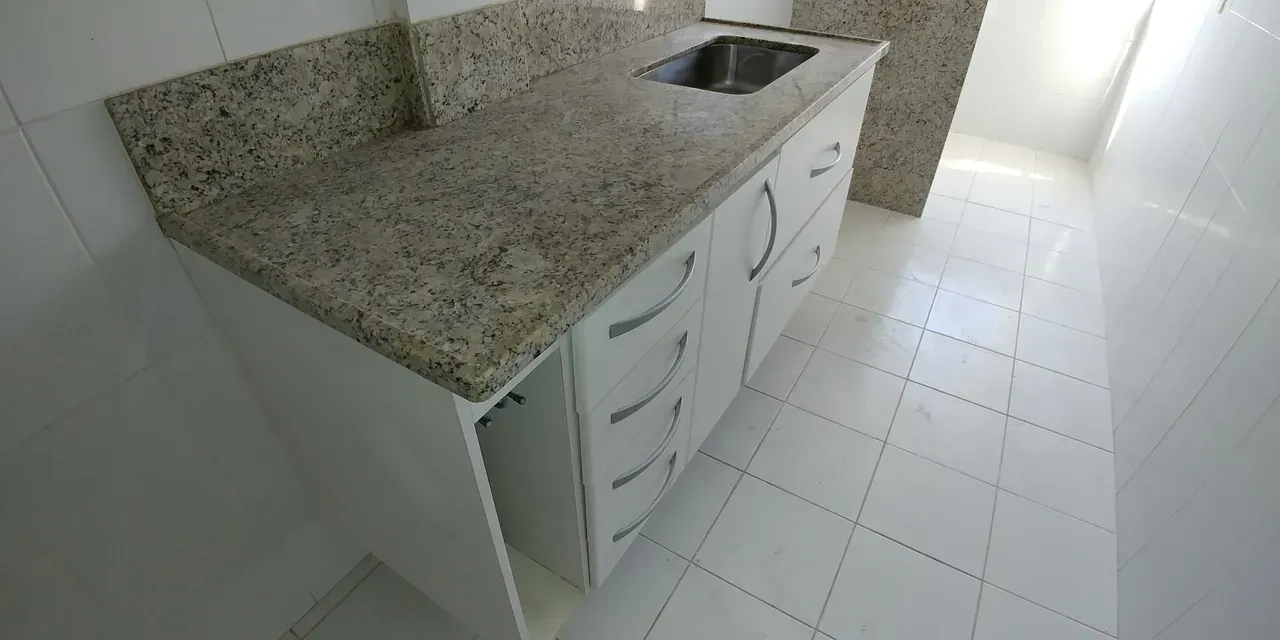 Unfurnished apartment with 3 bedrooms and 2 bathrooms — photo 9