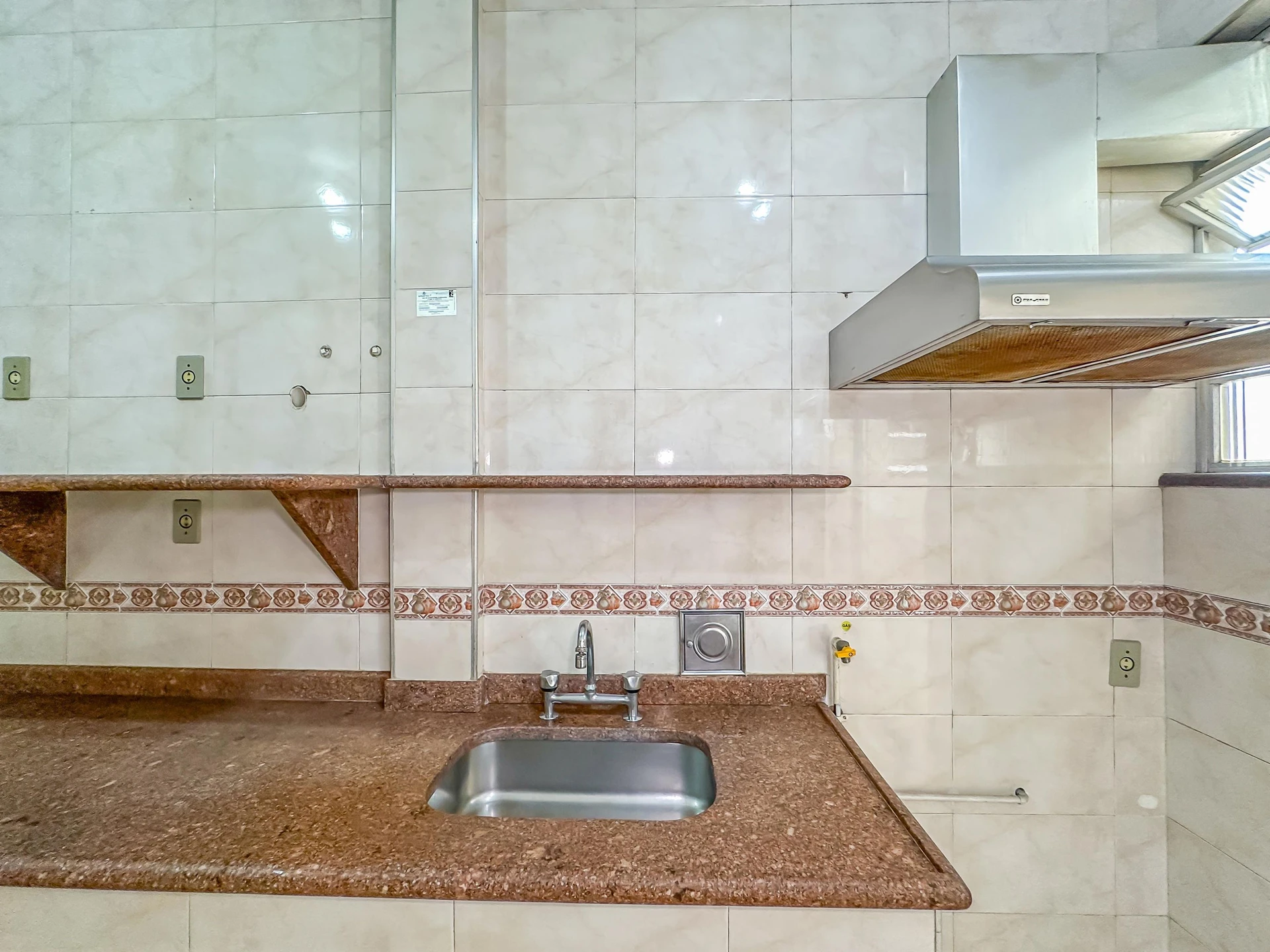 140 m² apartment with a jacuzzi and a bathtub — photo 45