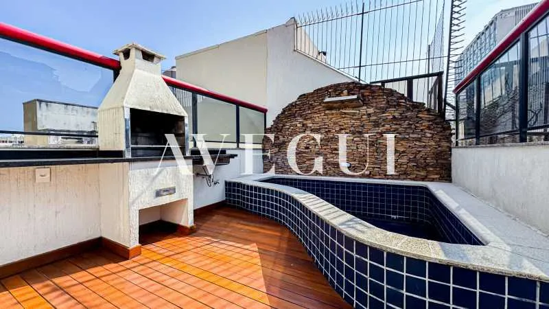 4-bedroom apartment in a building with a pool — photo 10