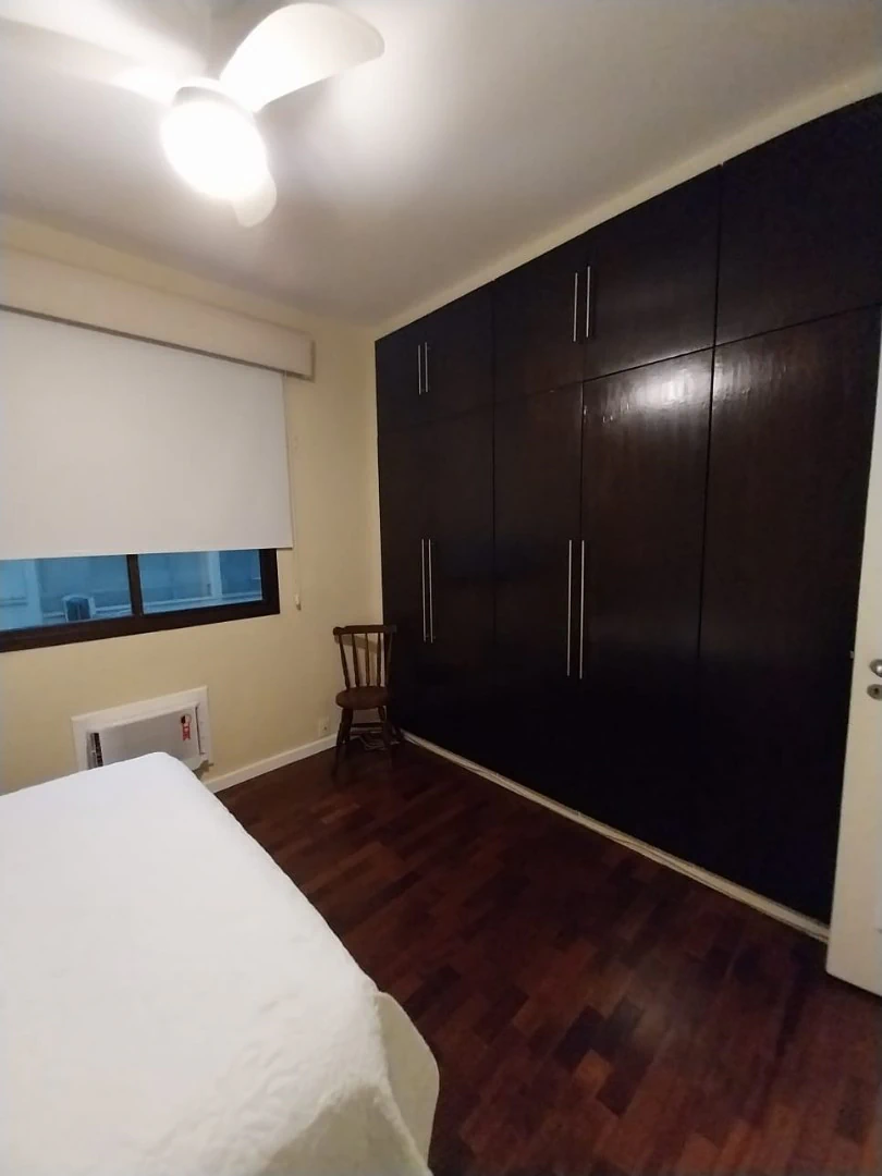 Furnished 3-bedroom apartment with balcony — photo 17