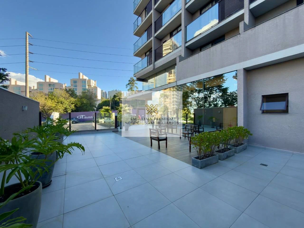 21 m² studio with a private BBQ and floor-to-ceiling windows — photo 14