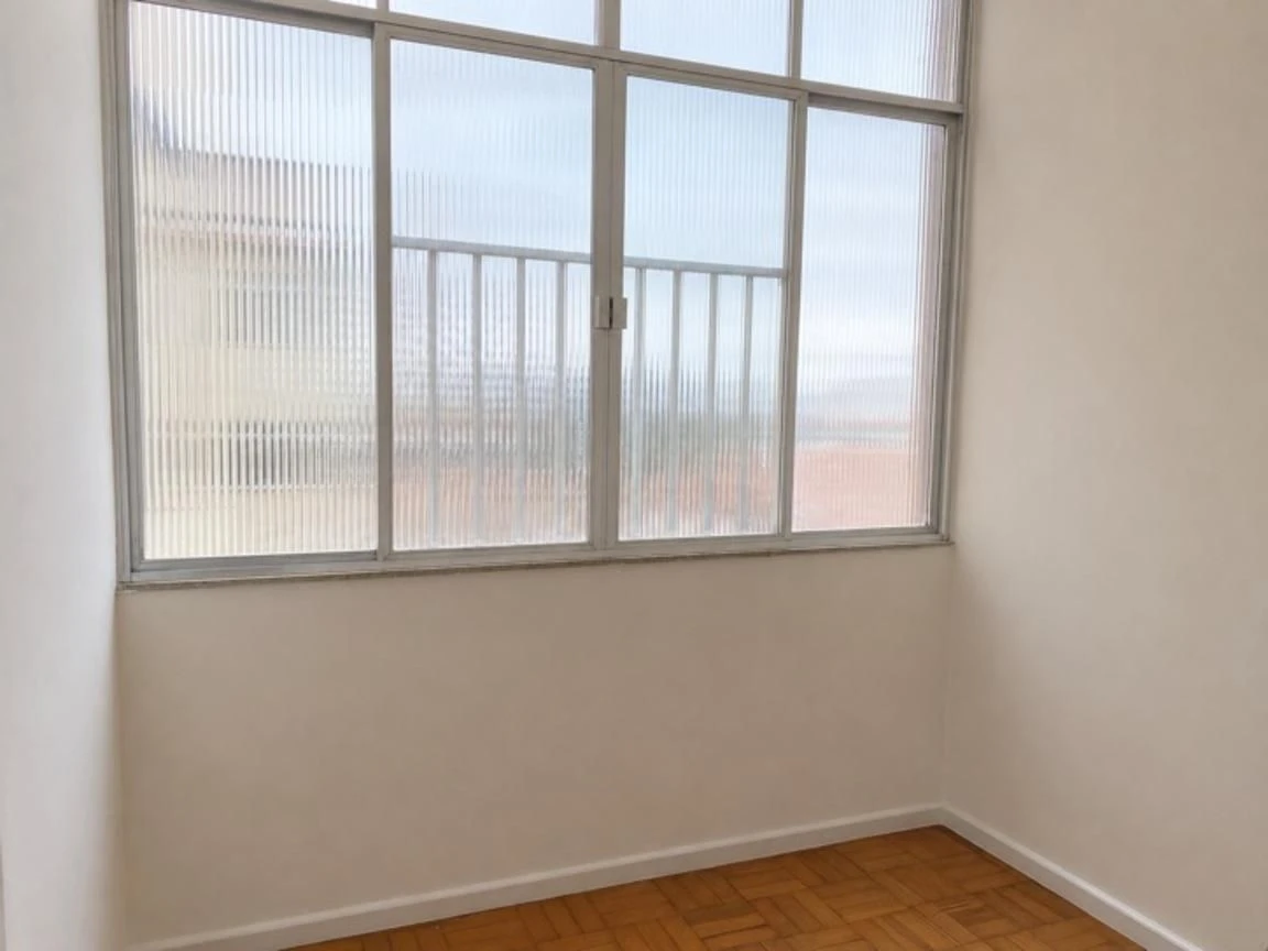 Unfurnished 3-bedroom apartment with 1 bathroom — photo 18