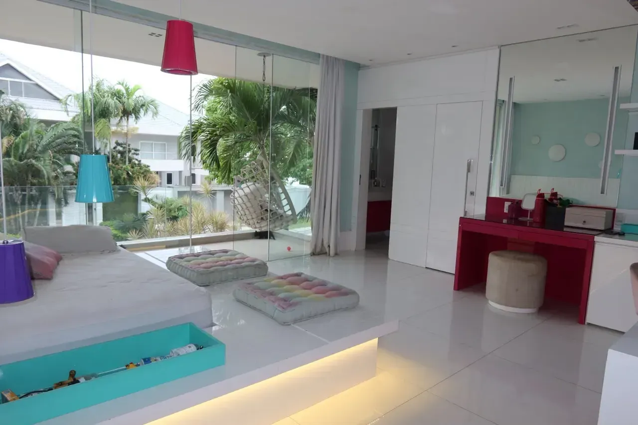 House, 1000 m², with floor-to-ceiling windows — photo 14