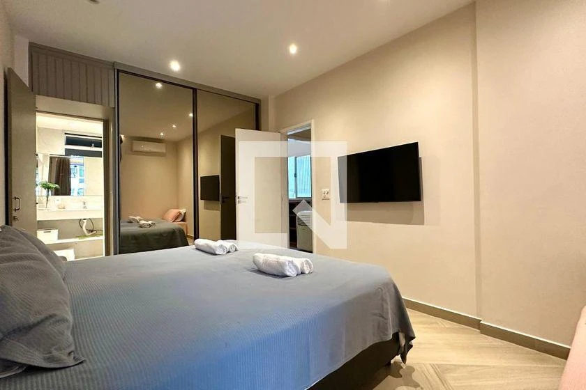 Furnished 220 m² apartment with 4 bedrooms and a suite — photo 14