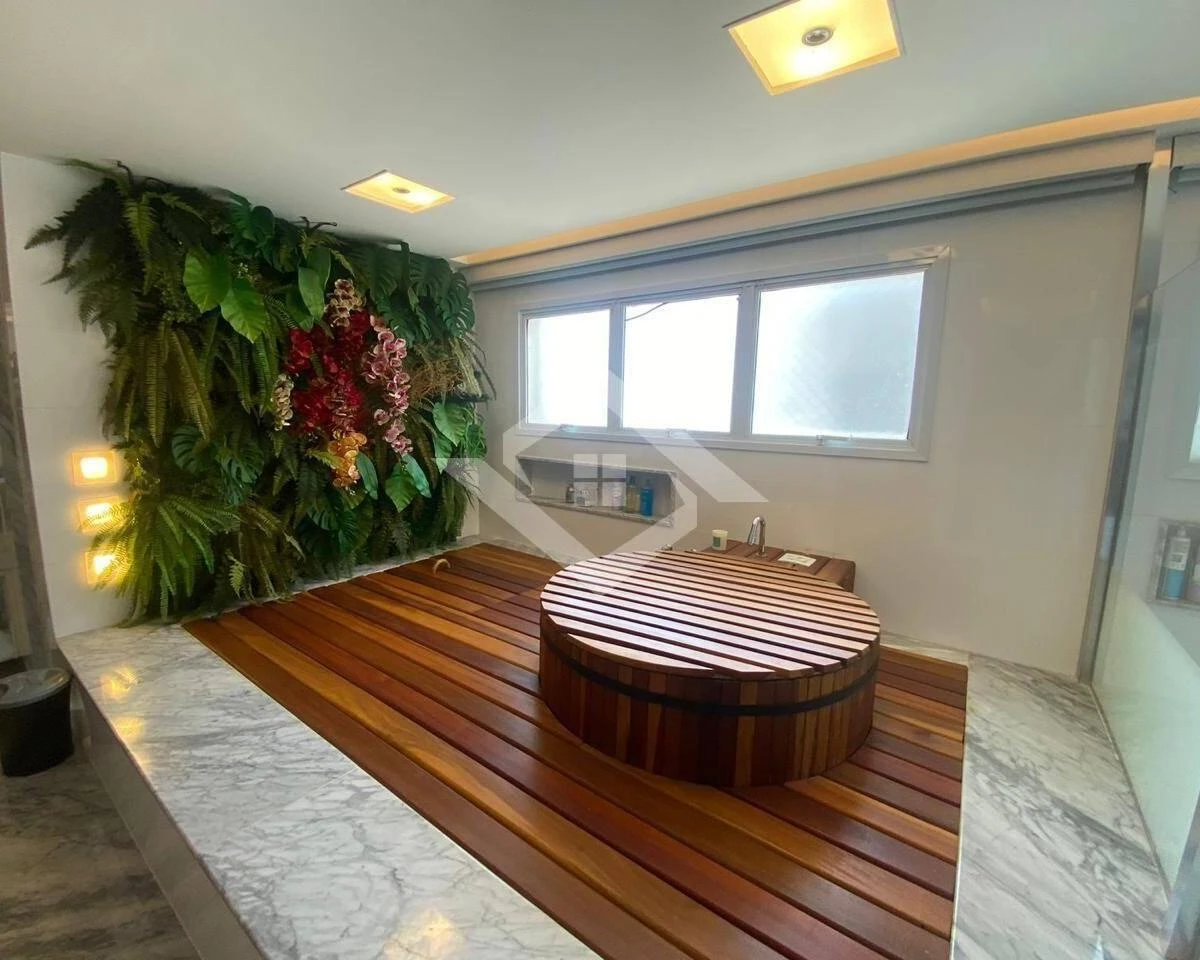 6 quartos e banheira: casa de 1000 m² — photo 23