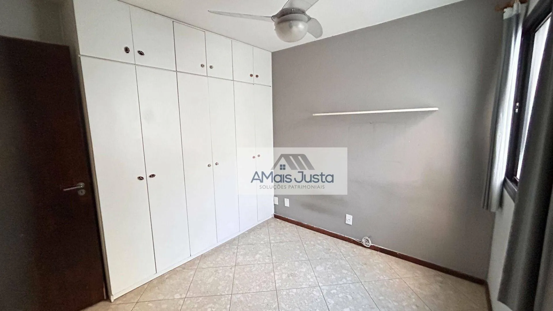 4-bedroom apartment in a building with a pool — photo 17
