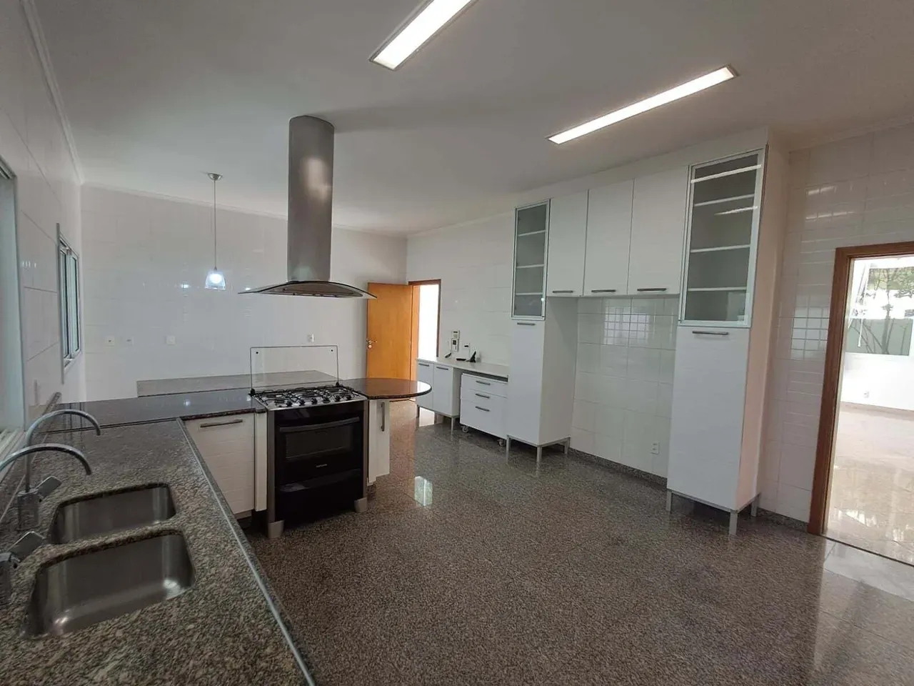 House for rent with 1,500 m², 4 bedrooms and 5 baths — photo 39