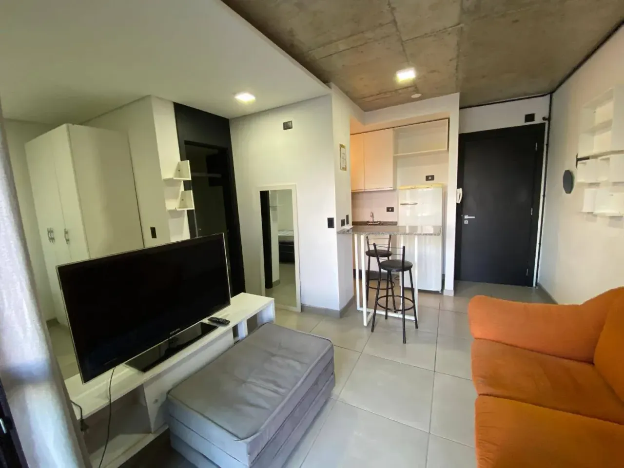 Apartamento amueblado de 30 m² con 1 dormitorio y balcón — photo 3