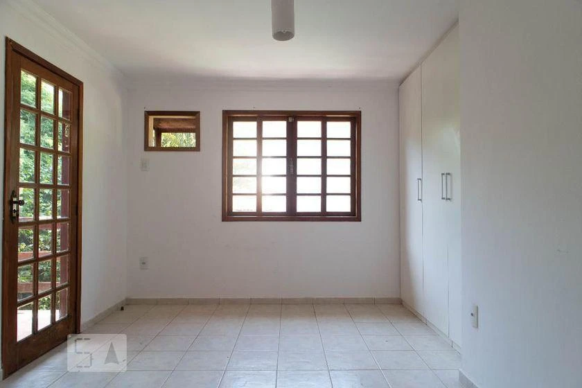 Будинок: 4 спальні, 1 з власною ванною кімнатою, 398 м² — photo 4