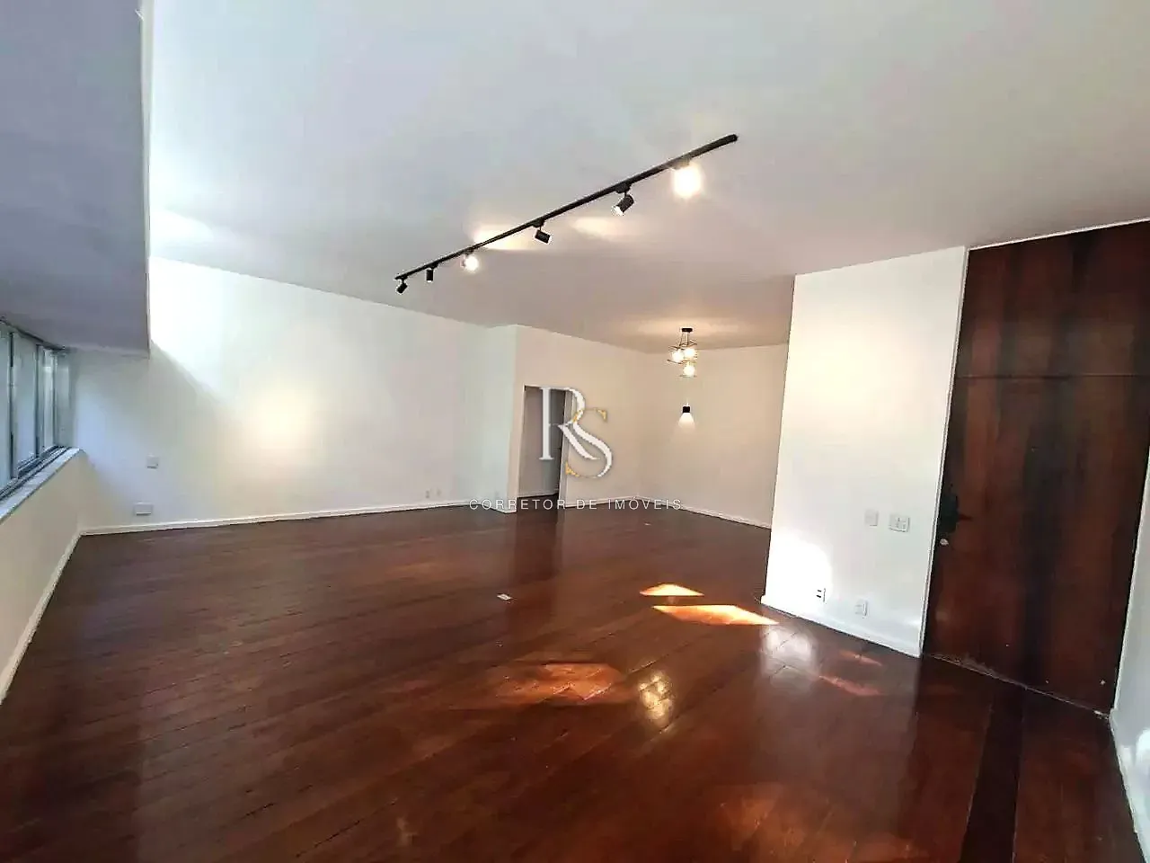 Apartment on the 1st floor with floor-to-ceiling windows — photo 13