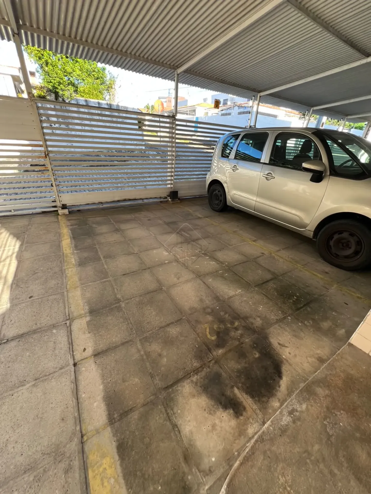 2-bedroom apartment with a suite and 1 parking spot — photo 13