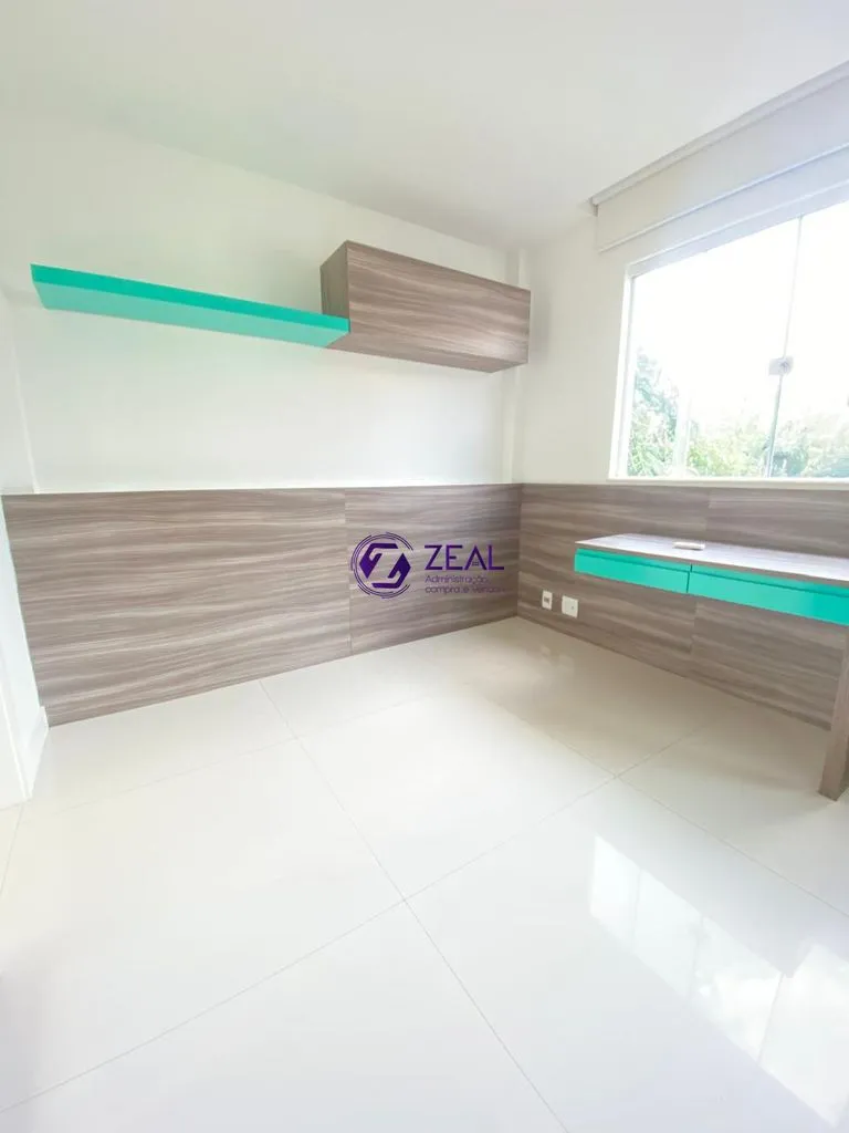 Balcony with a grill in a 4-bedroom house, 278 m² — photo 11