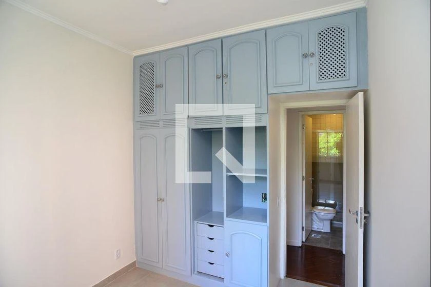 2-bedroom apartment in a building with a gym — photo 6