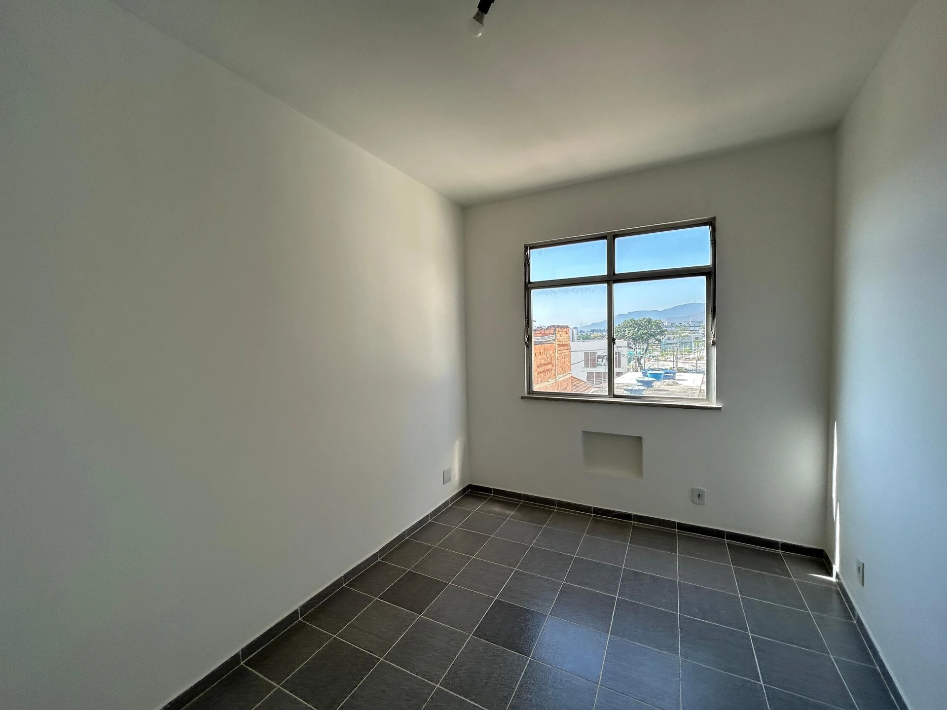 Unfurnished rental apartment with 2 bedrooms and parking — photo 20