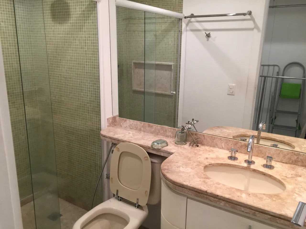 Furnished apartment with 2 bedrooms and open kitchen — photo 19