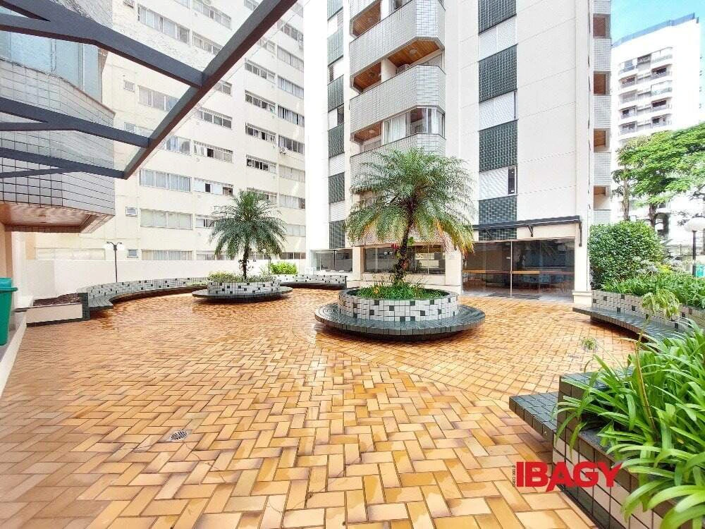 3-bedroom apartment in a building with a gym — photo 26