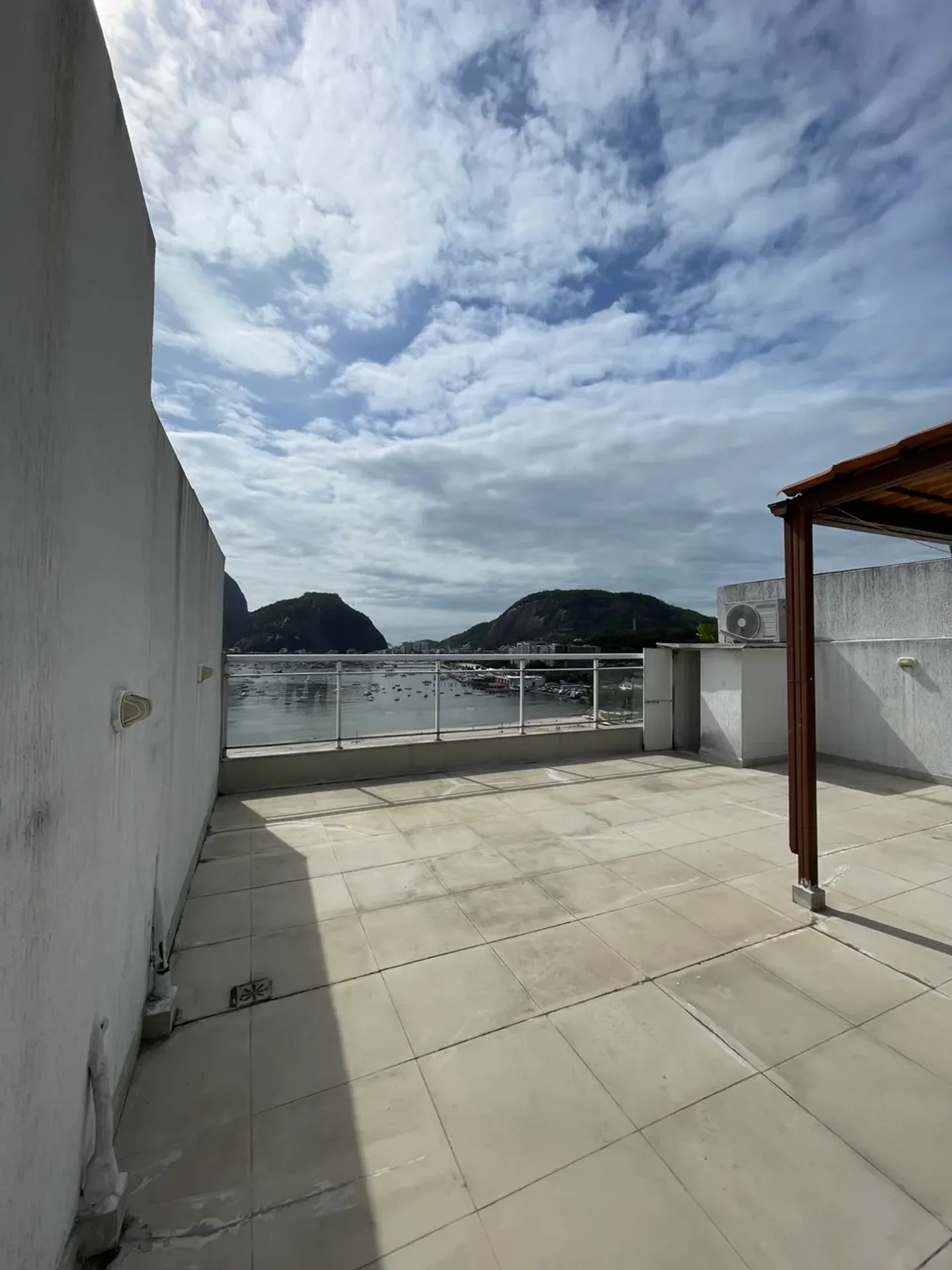 Glass-enclosed balcony in a 2-bedroom apartment, 80 m² — photo 11