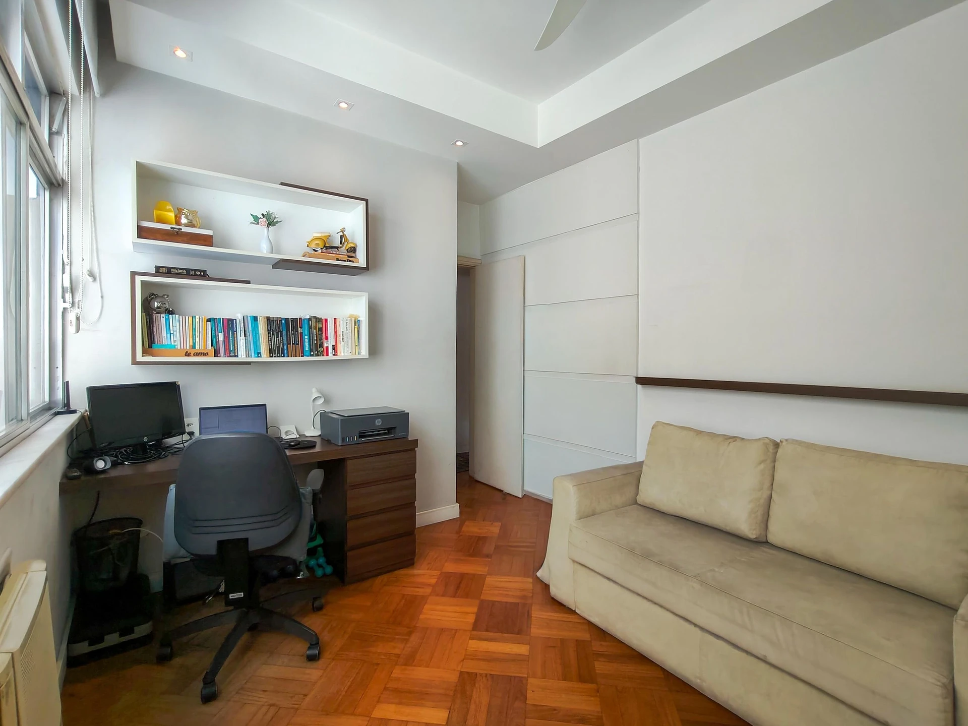 2-bedroom apartment with a mountain view in Rio de Janeiro — photo 48