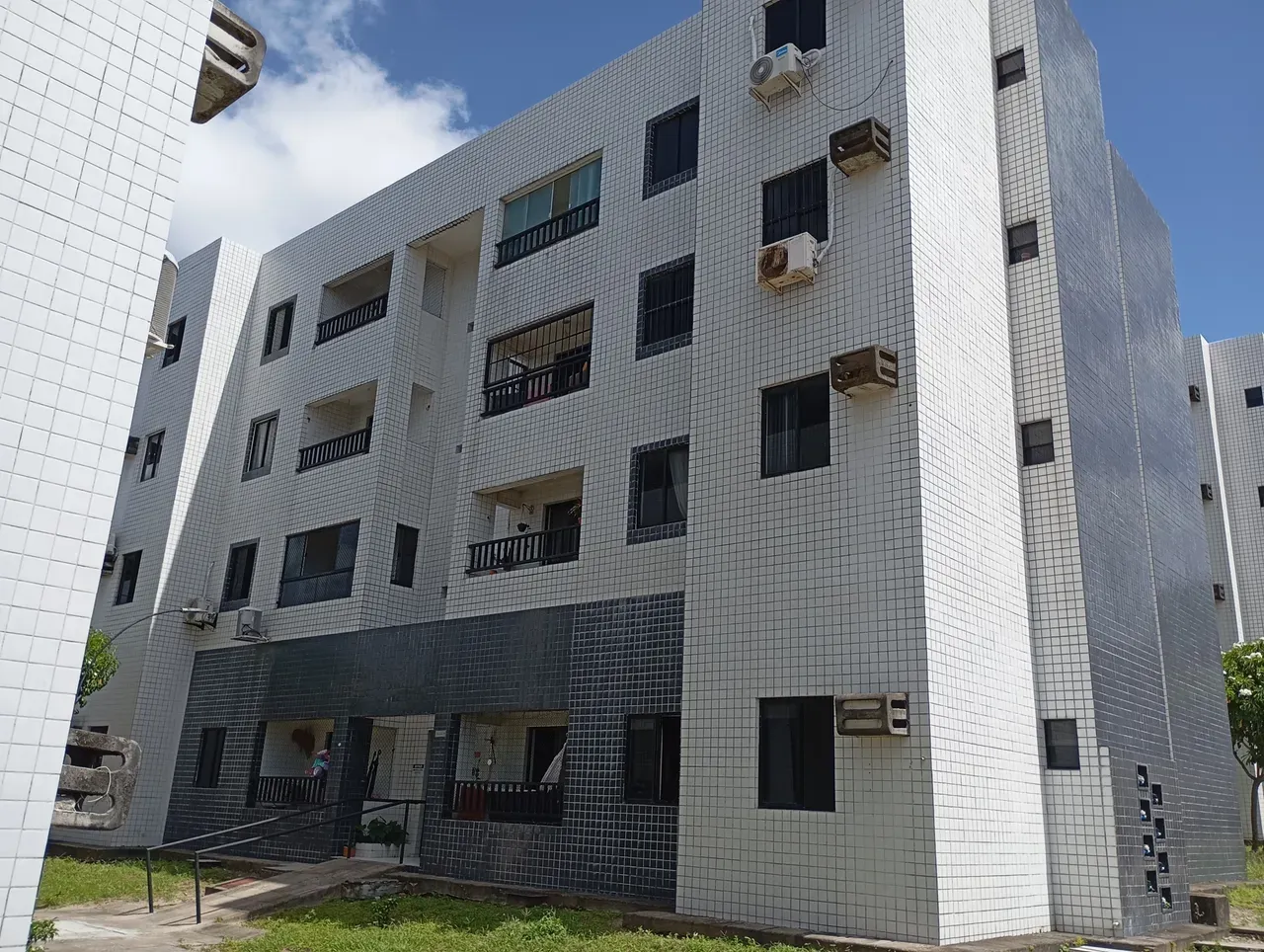 Apartamento de 2 quartos em condomínio com piscina — photo 13