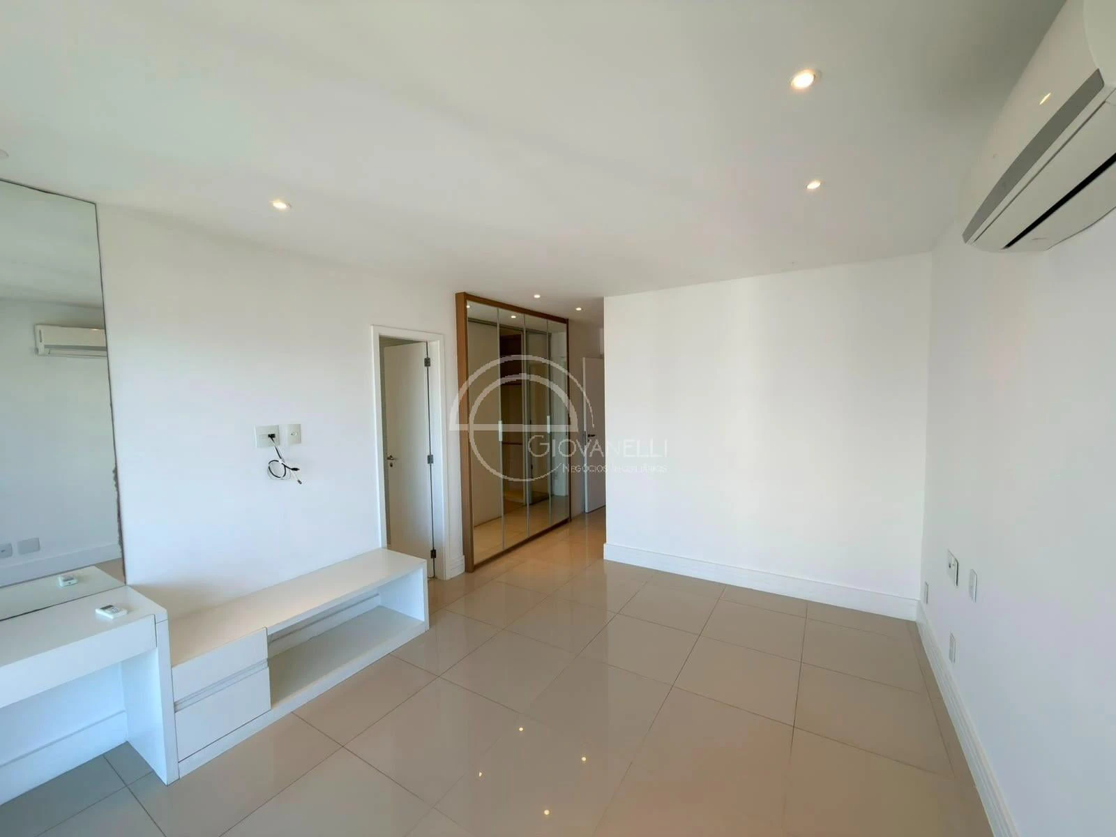 Apartamento de 4 suítes com 233 m² e 3 vagas — photo 3