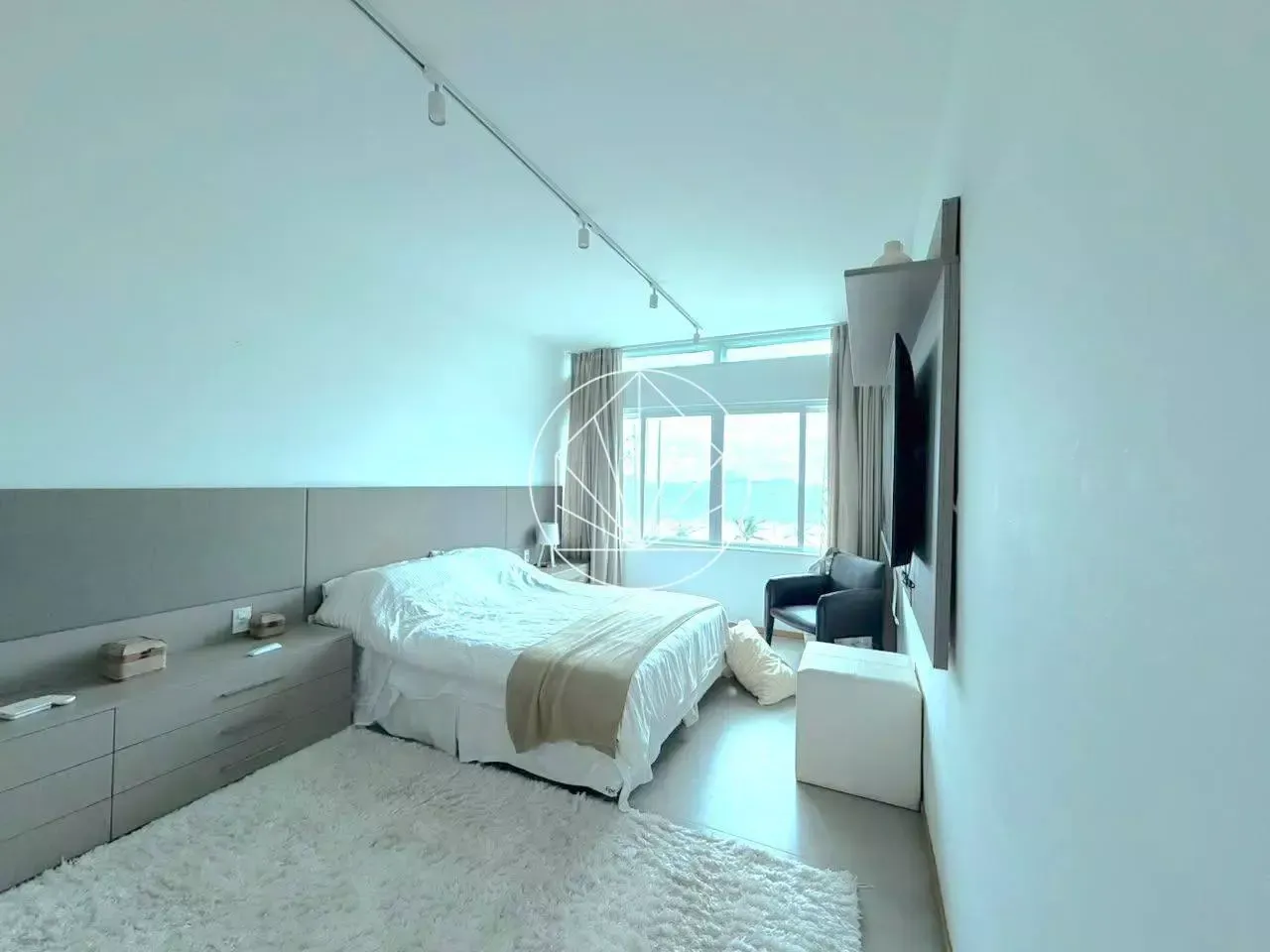 Furnished 160 m² apartment with 3 en-suite bedrooms — photo 5