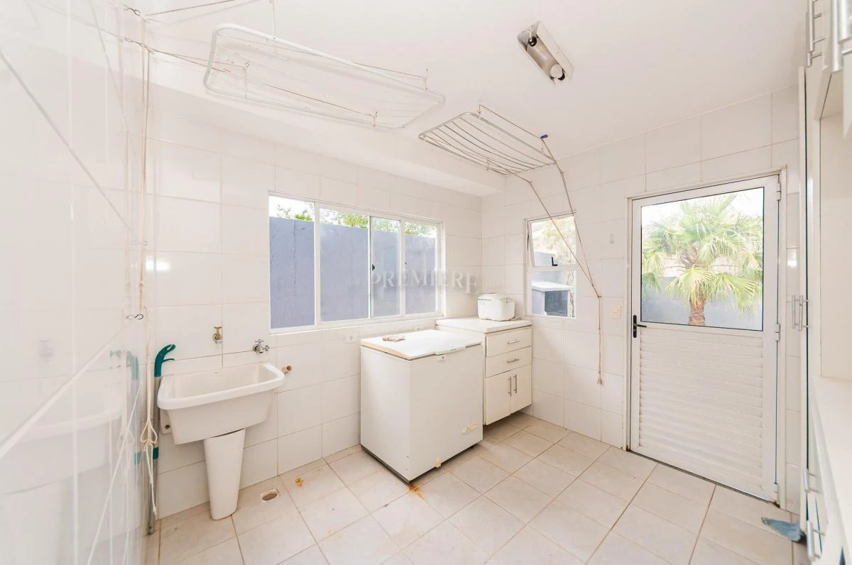 4-bedroom house with 4 parking spaces and open-plan kitchen — photo 38