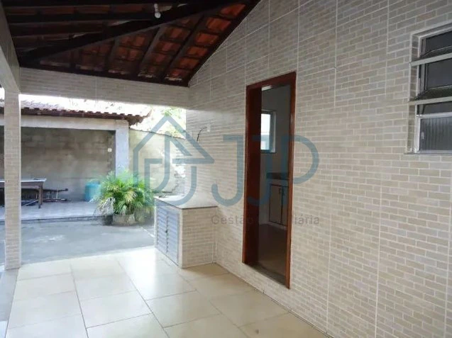 House with 4 bedrooms and parking for up to 6 cars — photo 17