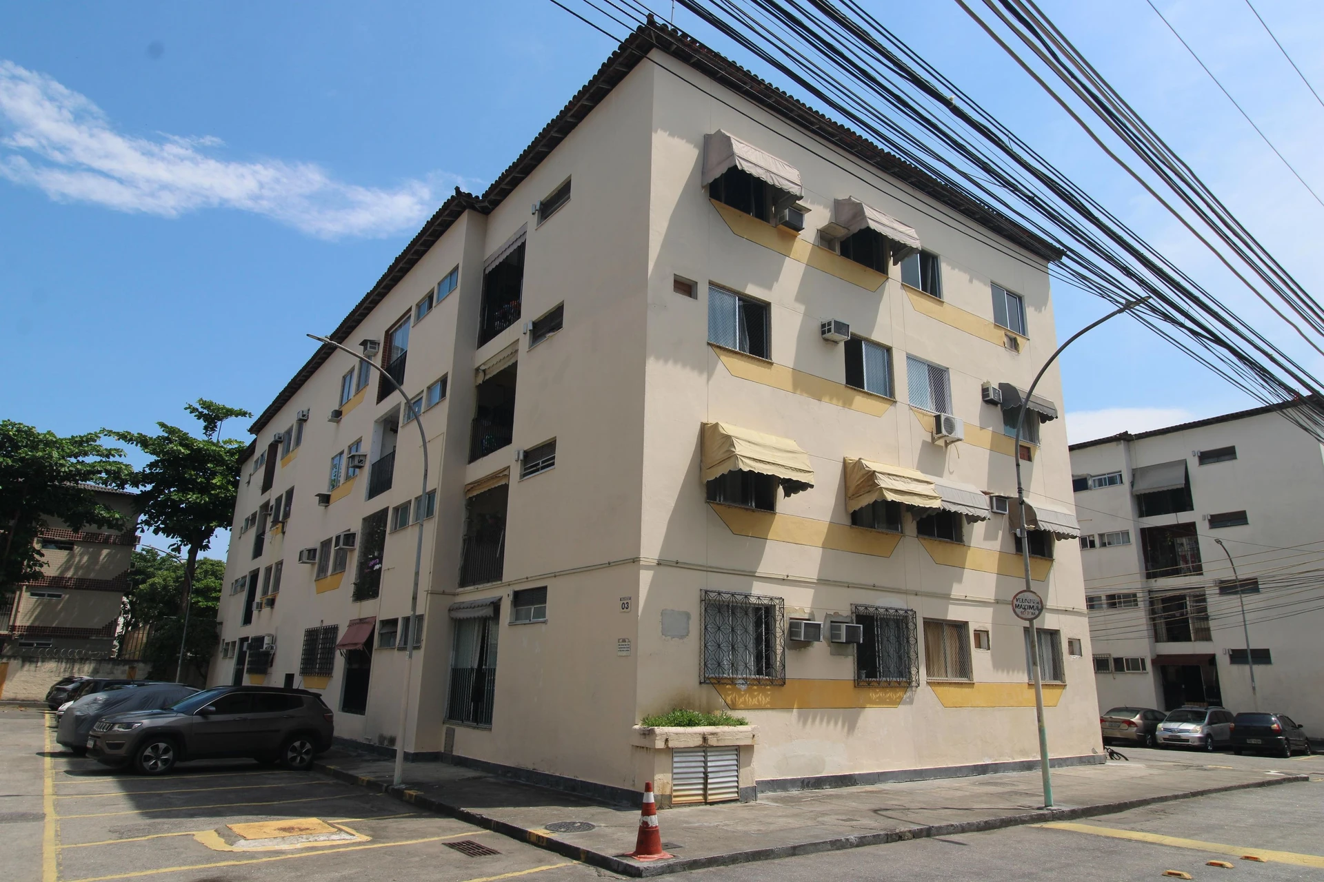 2-bedroom apartment in a building with a pool — photo 3