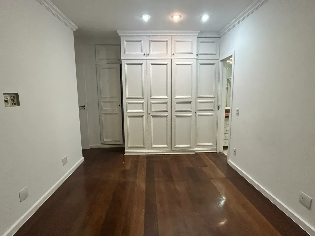 3-bedroom apartment with a glassed-in balcony and 130 m² — photo 16