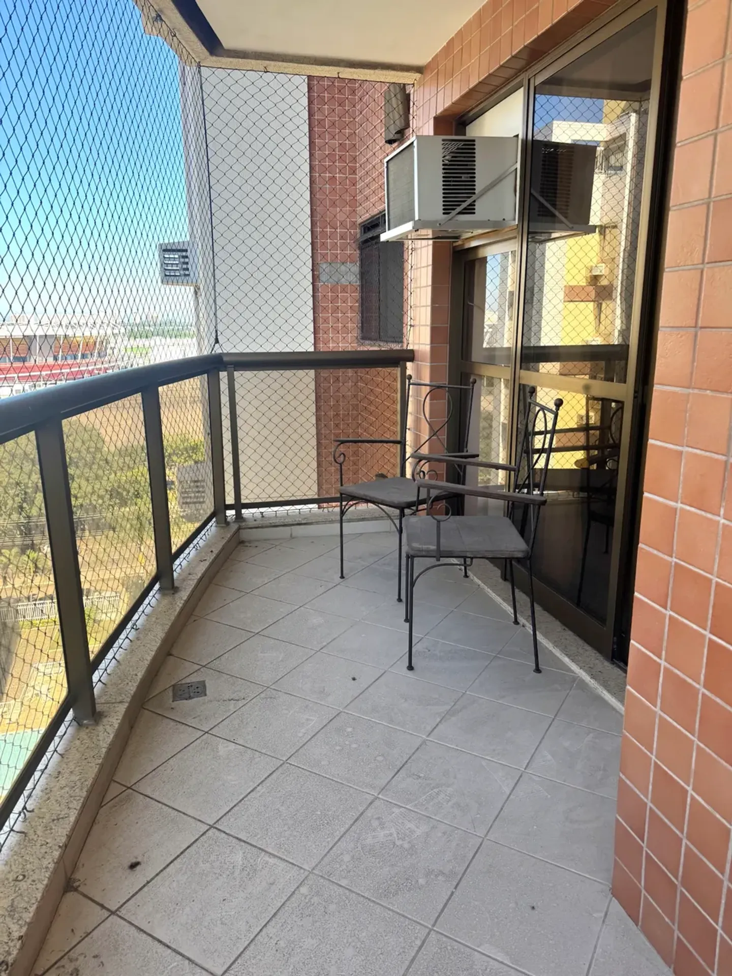 Furnished apartment with a balcony and 2 bedrooms — photo 2