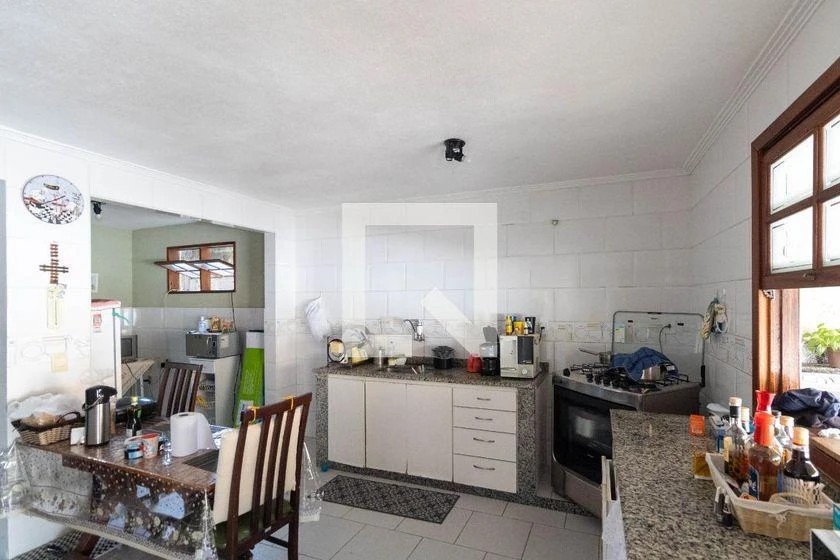 Furnished house with 4 bedrooms and 290 m² — photo 9