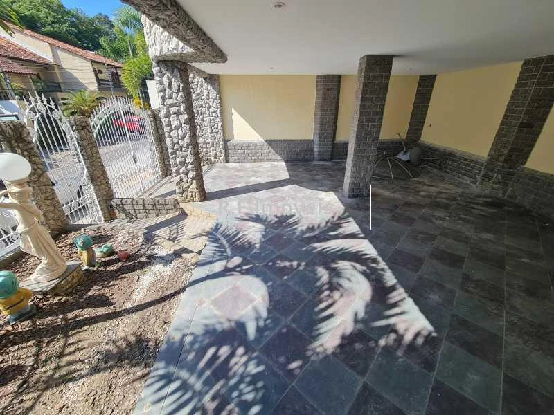 Triplex house with 4 bedrooms and 4 bathrooms — photo 30
