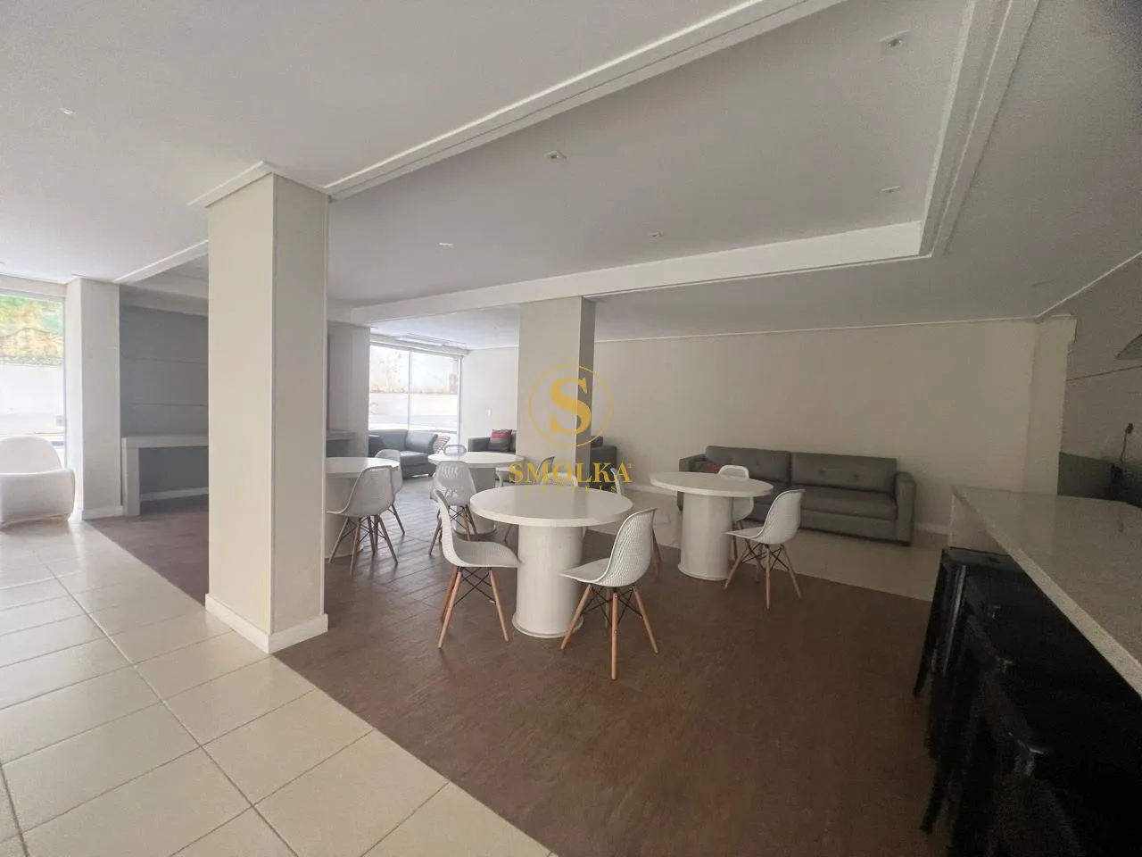 98 m² apartment with an open-plan kitchen and parking — photo 27