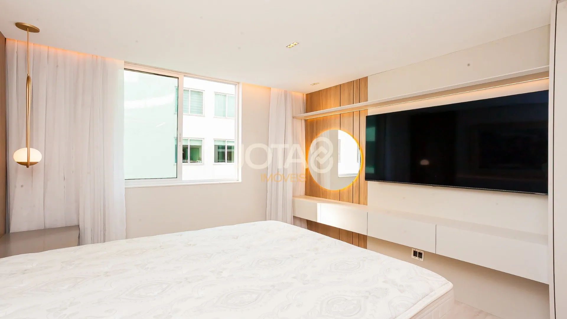 199 m² apartment with 2 bedrooms and a suite, 2 parking — photo 36