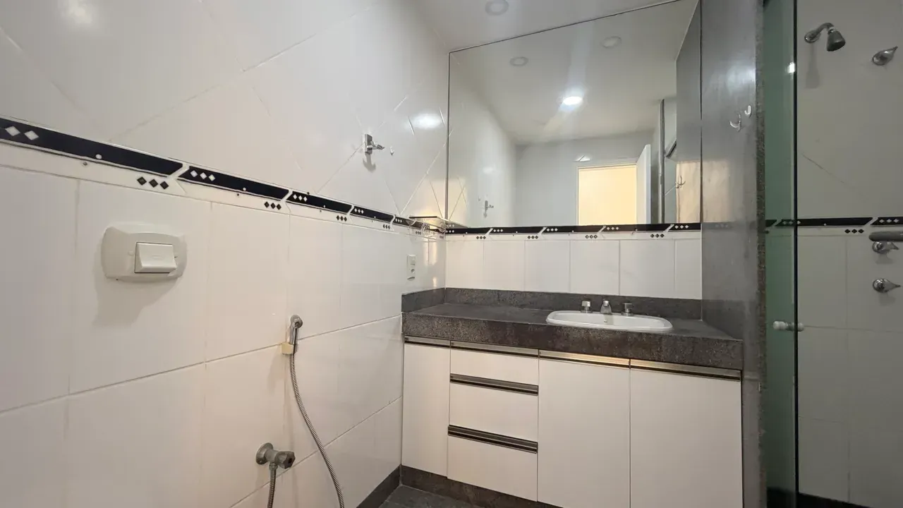 4-bedroom apartment with glassed-in balcony and 2 parking — photo 16