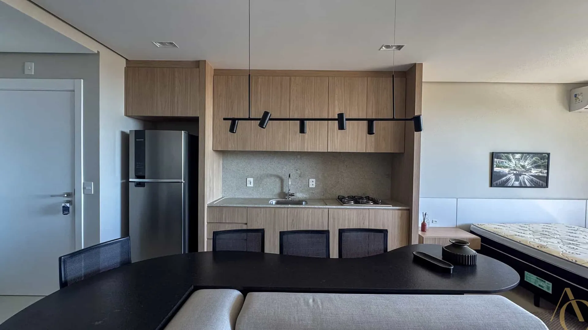 Furnished studio with integrated kitchen and 1 bathroom — photo 2