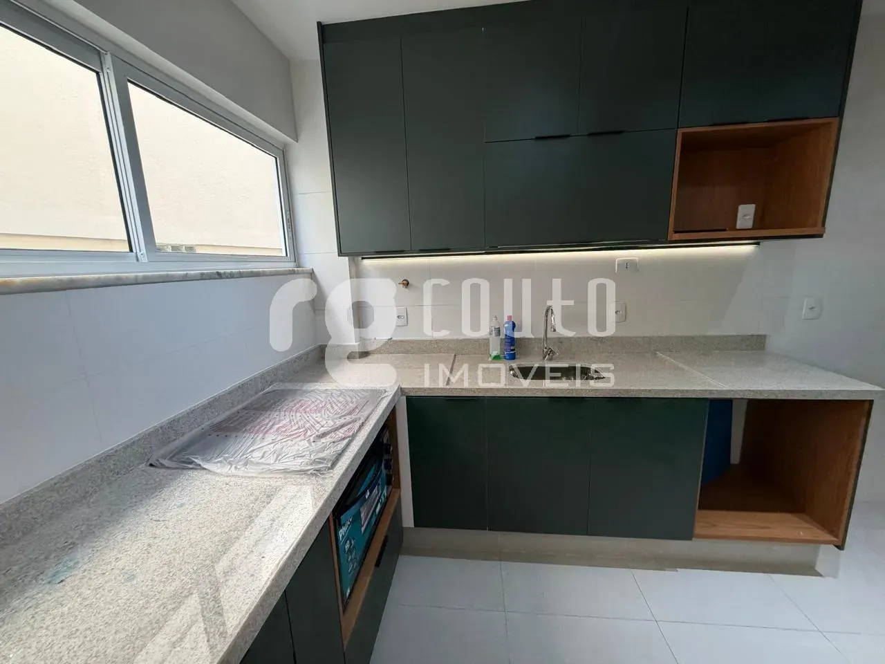 3-bedroom apartment with built-in wardrobes and balcony — photo 24